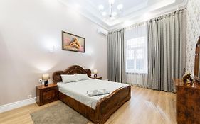 Vorontsov Lane 3-Bedrooms Apartment